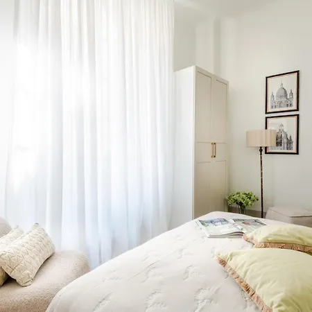 Lejlighed The Frescoed Tale, 3 Bedrooms *