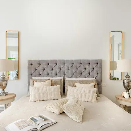 Lejlighed The Frescoed Tale, 3 Bedrooms *